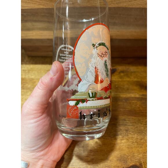 Set of 4 Vintage Santa Coca-Cola Glasses - Picture 10 of 16